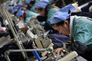 中国一家服装制作工厂