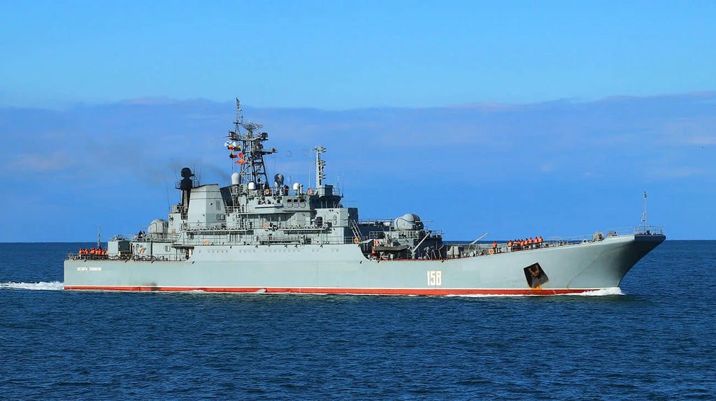 Tsezar Kunikov号登陆舰