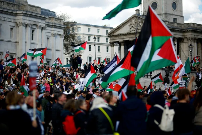 数千人在伦敦举行亲巴勒斯坦集会