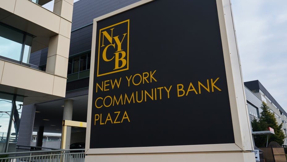 纽约社区银行（NYCB）