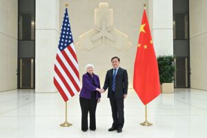 美国财政部长珍妮特·耶伦与中国人民银行行长潘功胜会面