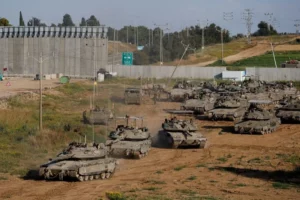 以色列士兵在以色列和加沙边境附近做准备