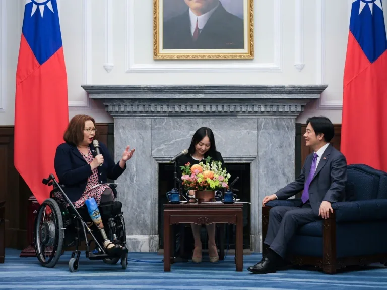 赖清德会见美国参议员 Tammy Duckworth