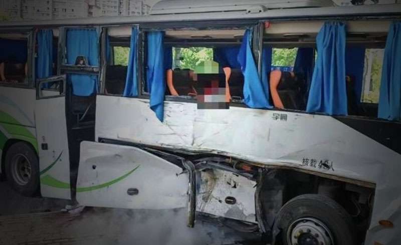 江苏南通一载有学生的大巴车与渣土车相撞
