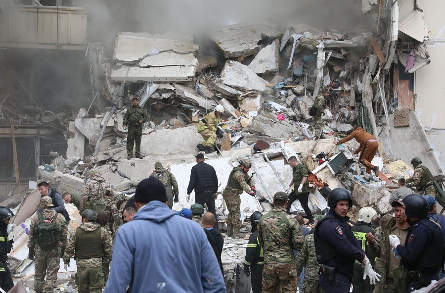 俄罗斯别尔哥罗德一公寓楼被乌克兰导弹击中