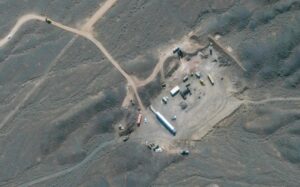 伊朗已开始向纳坦兹核设施的三台先进离心机中注入铀