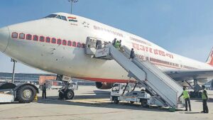 印度航空的一架航班起飞前往武汉撤离公民