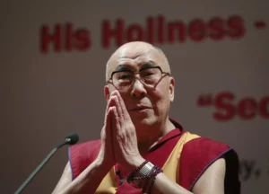 流亡西藏精神领袖达赖喇嘛在孟买印度商会成立 108 周年纪念活动上发表演讲