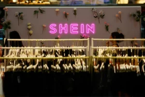 位于新加坡一家购物中心内的SheIn门店