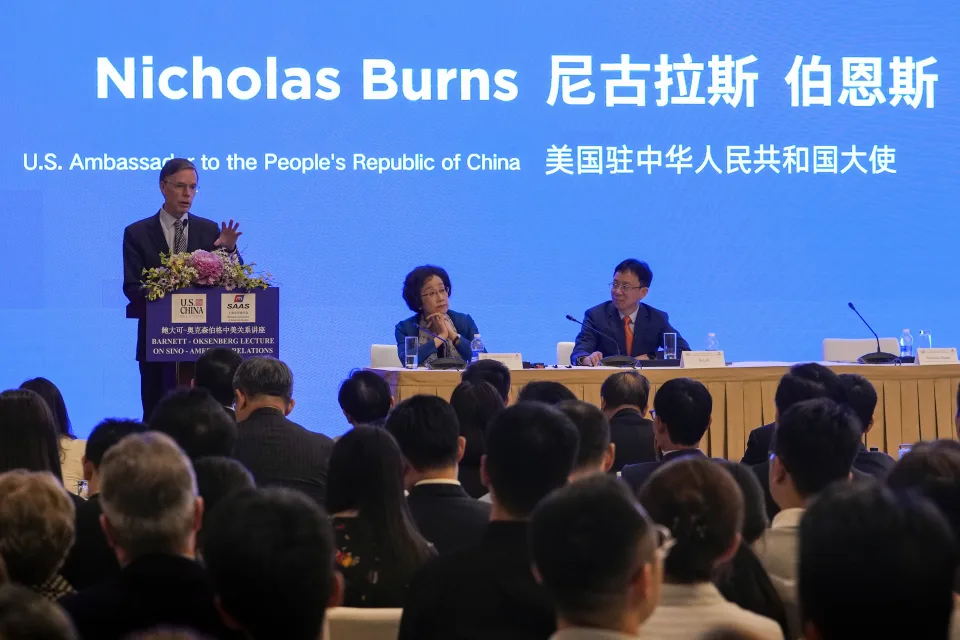 美国驻华大使尼古拉斯·伯恩斯在上海