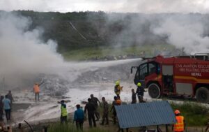 尼泊尔一架Saurya航空公司的飞机在起飞时滑出跑道起火