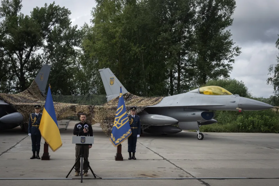 西方国家交付给乌克兰的F-16战斗机在乌克兰上空执行任务