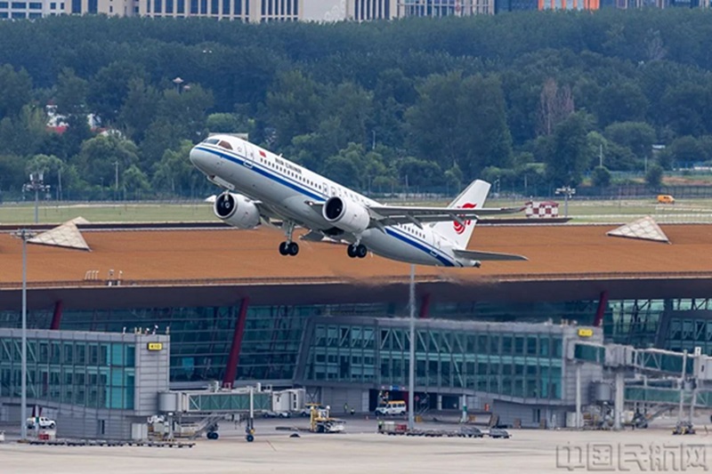 中国国际航空CA1523航班从北京首都国际机场飞抵上海虹桥机场