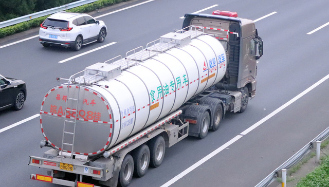 食用油运输罐车