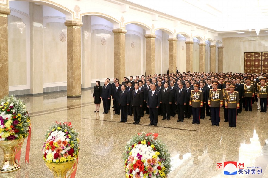 朝鲜劳动党中央领导机关成员就朝鲜劳动党成立79周年参谒锦绣山太阳宫