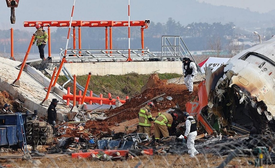 韩国全罗南道务安国际机场，济州航空7C2216航班着陆时坠毁，造成179人遇难，仅2人幸存