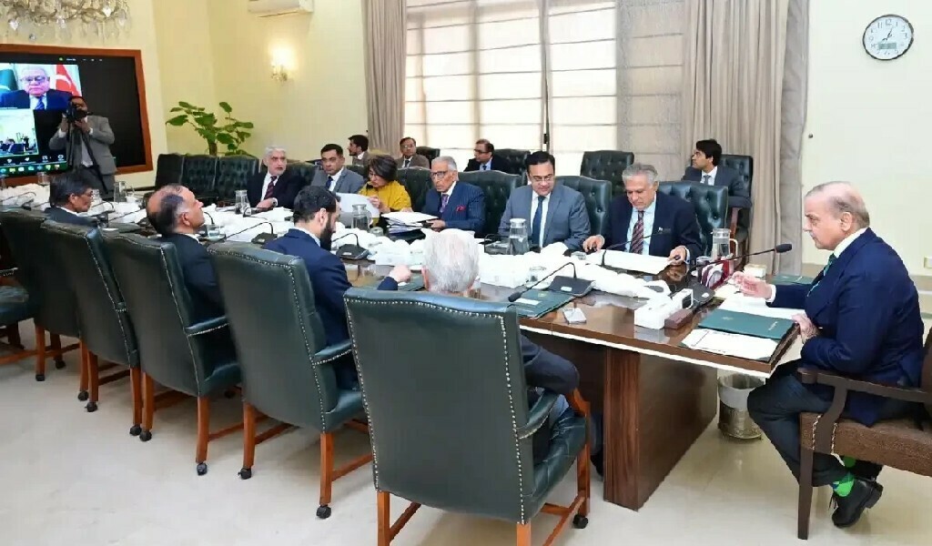 巴基斯坦总理谢赫巴兹·谢里夫（Shehbaz Sharif）在伊斯兰堡主持审查叙利亚局势及在叙利亚巴基斯坦人安全撤离的会议