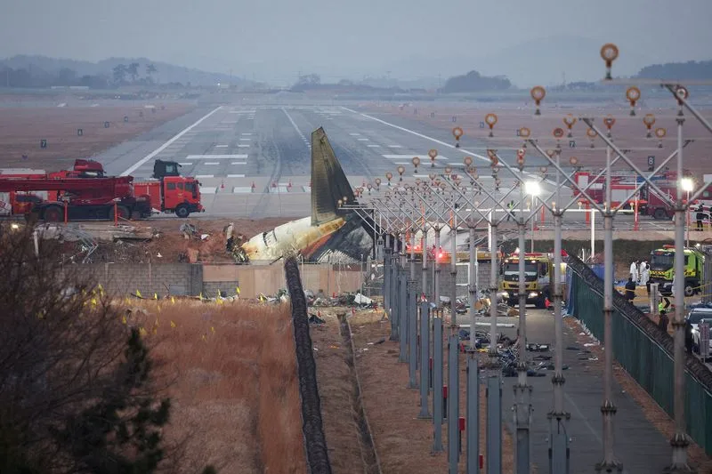 韩国务安国际机场上济州航空7C2216航班残骸