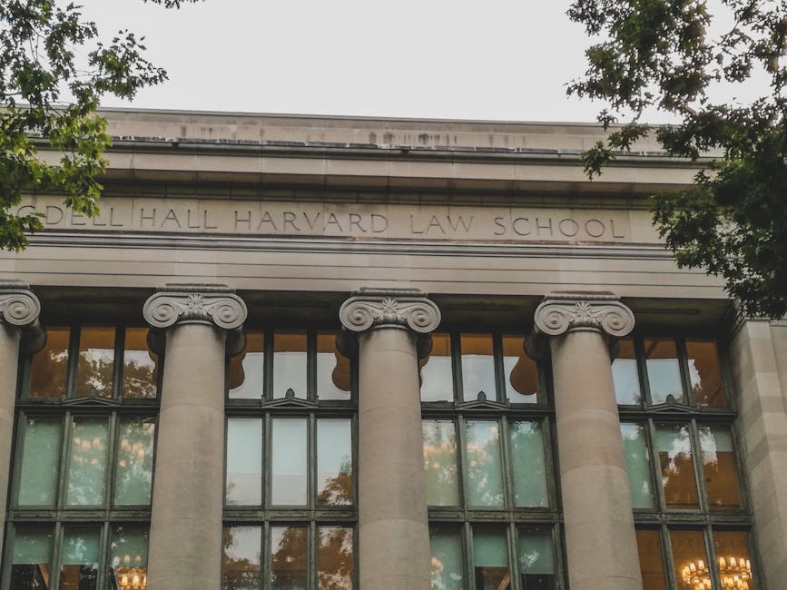 哈佛大学法学院